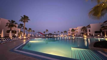 3 outdoor pools