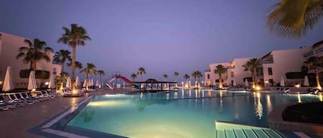 3 outdoor pools