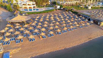 Playa privada, traslado desde/hacia la playa gratis, bar en la playa