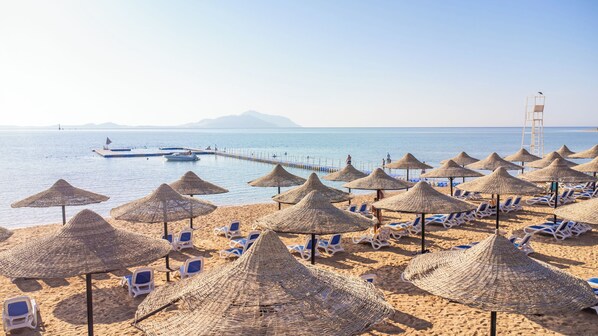 Private beach, free beach shuttle, beach bar - Ivy Cyrene Island Aqua Park Resort (Sharm El Sheikh)