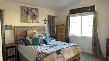 3 camere, una scrivania, ferro/asse da stiro, culla da viaggio