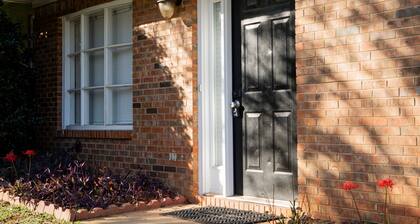 Close to Downtown Kennesaw - Beautiful 3 Bedroom Townhouse!