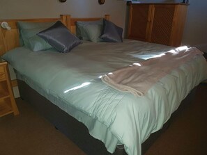 1 bedroom, free WiFi, bed sheets - Lovely 1-bed Cottage in Underberg (Underberg)