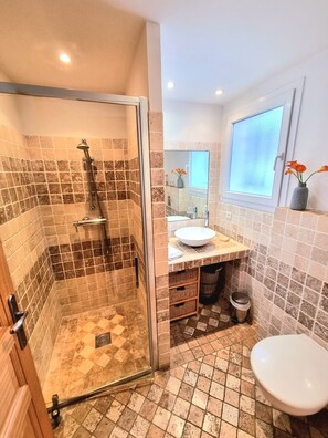 Shower, hair dryer, towels, toilet paper - Charming *** villa with heated pool, near town center (Porto-Vecchio)