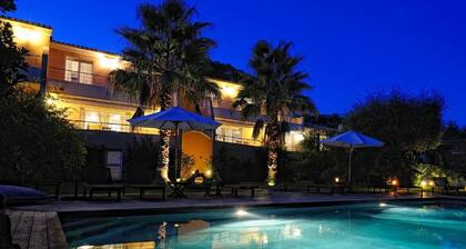 Villa de charme *** avec piscine chauffée, proche centre ville