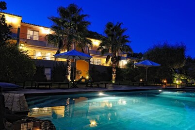 Charming *** villa with heated pool, near town center