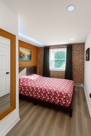 3 bedrooms, in-room safe, iron/ironing board, WiFi - #303_ Downtown  3 Bedroom Loft in free indoor parking (Montréal)