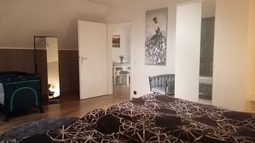 2 bedrooms, WiFi, bed sheets