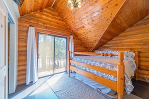 3 soverom, skrivebord, wi-fi (inkludert) og sengetøy