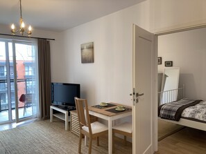 1 sovrum, skrivbord, strykjärn/strykbräda och wi-fi