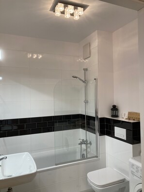 Hårføner, håndklær, såpe og sjampo