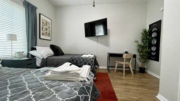 1 bedroom, desk, free WiFi, bed sheets