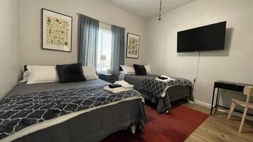 1 bedroom, desk, free WiFi, bed sheets