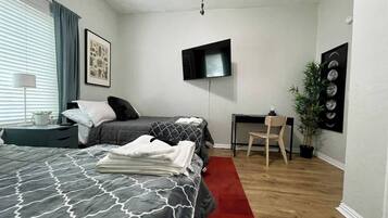 1 bedroom, desk, free WiFi, bed sheets