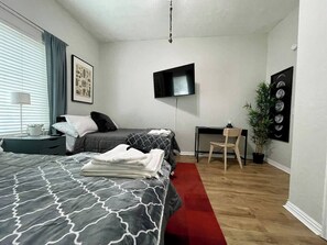 1 bedroom, desk, free WiFi, bed sheets - (Salt Lake City)