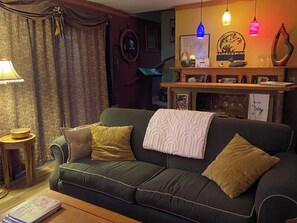 Téléviseur connecté, foyer, livres