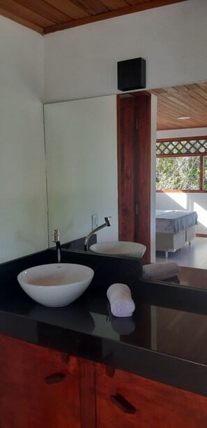 Douche, serviettes fournies