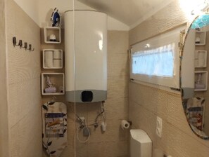 Dusche, Haartrockner, Handtücher, Seife
