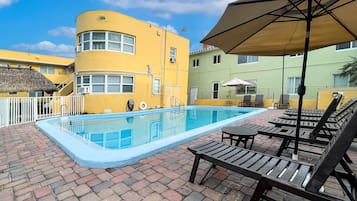 5 outdoor pools