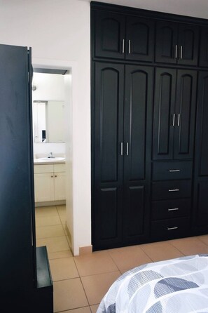 3 Schlafzimmer, Schreibtisch, Bügeleisen/Bügelbrett, kostenloses WLAN