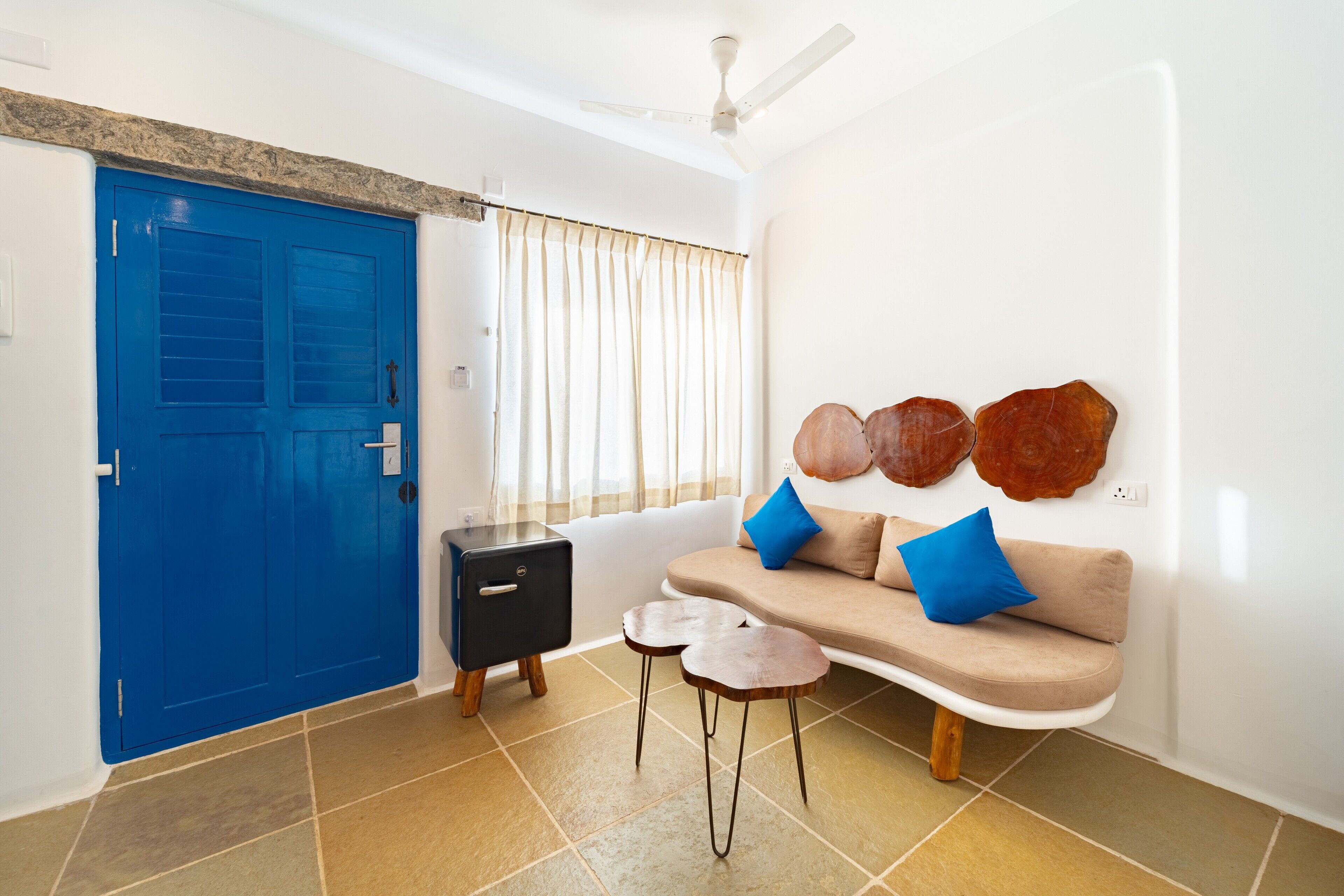 Kamar Double Deluks, patio, pemandangan kolam renang | Area keluarga | Televisi LED 32-inci dengan saluran TV kabel, TV, dan Netflix