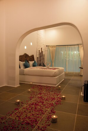 Premium Studio Suite | Living area | 32-inch LED TV with cable channels, TV, Netflix - Conch Resort-Luxury Private Pool Suites (Vanur)