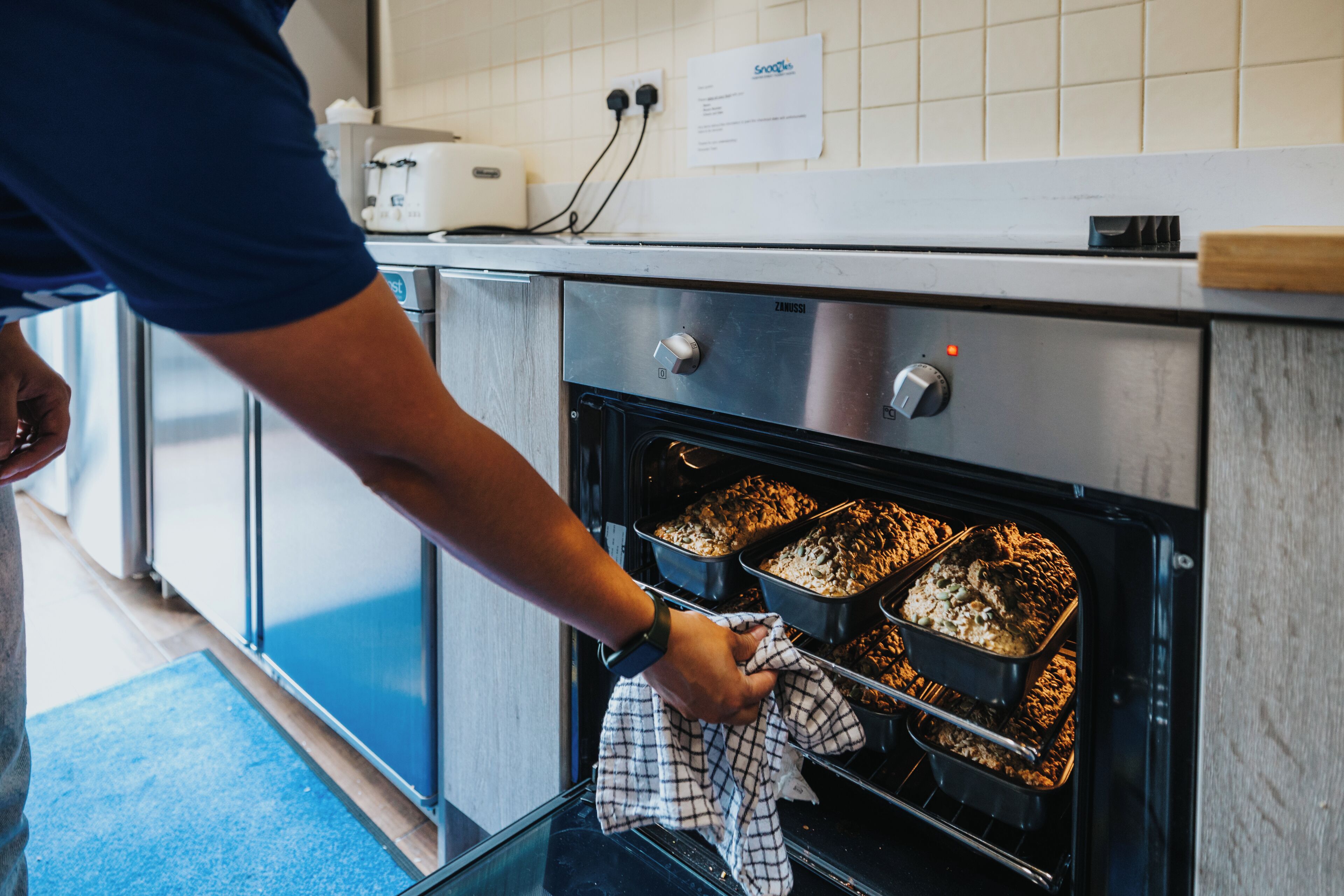 Fridge, oven, dishwasher, cookware/dishes/utensils