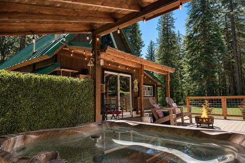 Camp David 1 Bedroom Home by NW Comfy Cabins