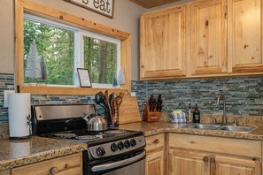 Ferienhütte, 1 Schlafzimmer | Eigene Küche | Kühlschrank, Ofen, Wasserkocher mit Kaffee-/Teezubehör, Toaster