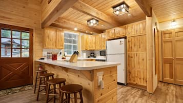 Stuga - 2 sovrum | Eget kök | Kylskåp, ugn, kaffe- och tebryggare och brödrost