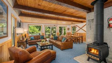 Cabin, 3 Bedrooms | Ruang tamu | Perkhidmatan penstriman