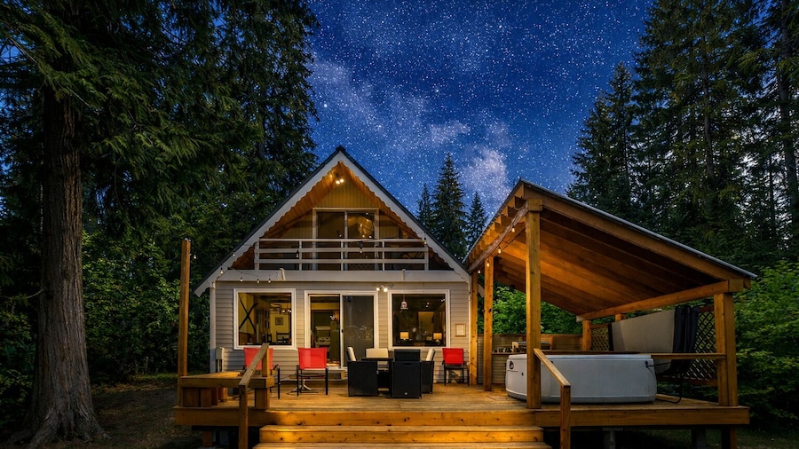 Chiwawa River Chalet 3 Bedroom Home by NW Comfy Cabins by RedAwning