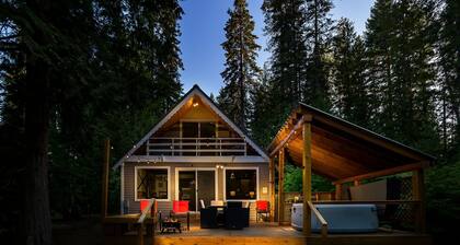 Chiwawa River Chalet 3 Bedroom Home by NW Comfy Cabins by RedAwning