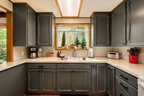 Cabin, 3 Bedrooms | Private kitchen | Fridge, oven, coffee/tea maker, toaster - Chiwawa River Chalet 3 Bedroom Home by NW Comfy Cabins by RedAwning (Leavenworth)
