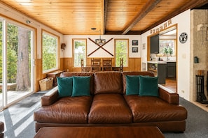 Cabane, 3 chambres | Coin séjour | Services de streaming