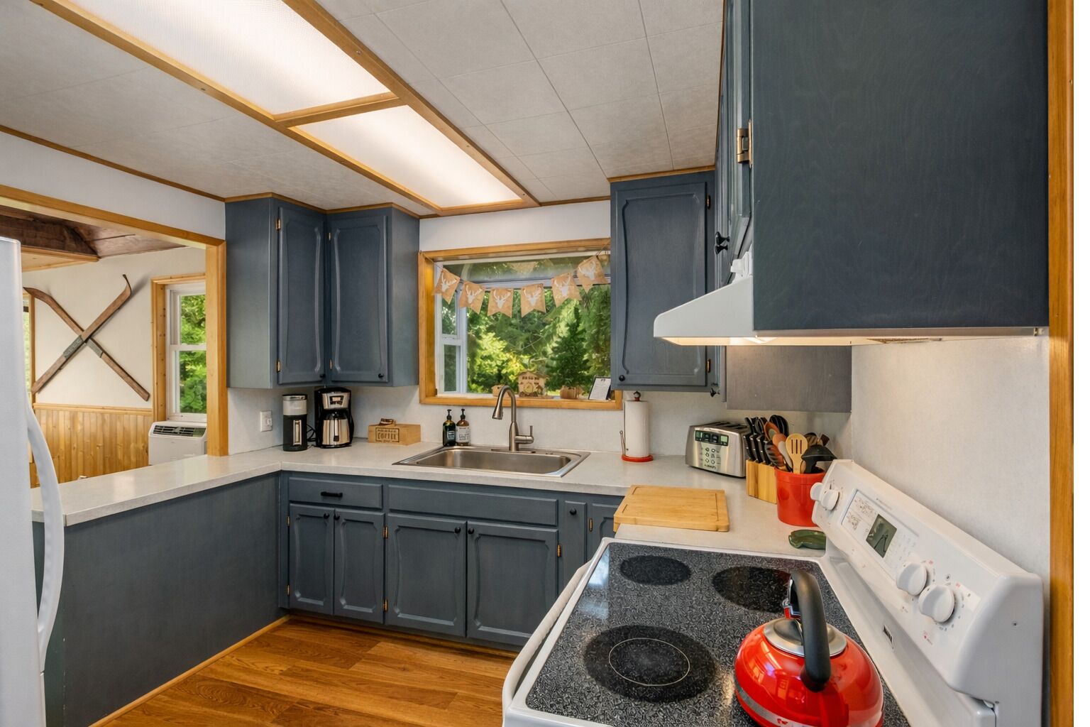 Cabin, 3 Bedrooms | Dapur peribadi | Peti sejuk, ketuhar, pembancuh kopi/teh, pembakar roti 