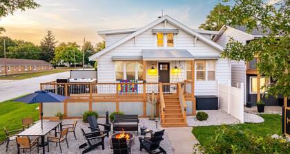 Mitten Flats House -1 Block to the beach! Hot Tub!