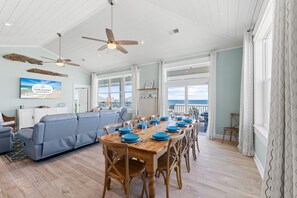 Dining - An Island Breeze: Stunning 1st Tier, Private Pool, Pet Friendly, Arcade Games! (St. George Island)