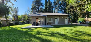 Exterior - Casa Quinta en Parque Leloir, Ituzaingó. (Udaondo)