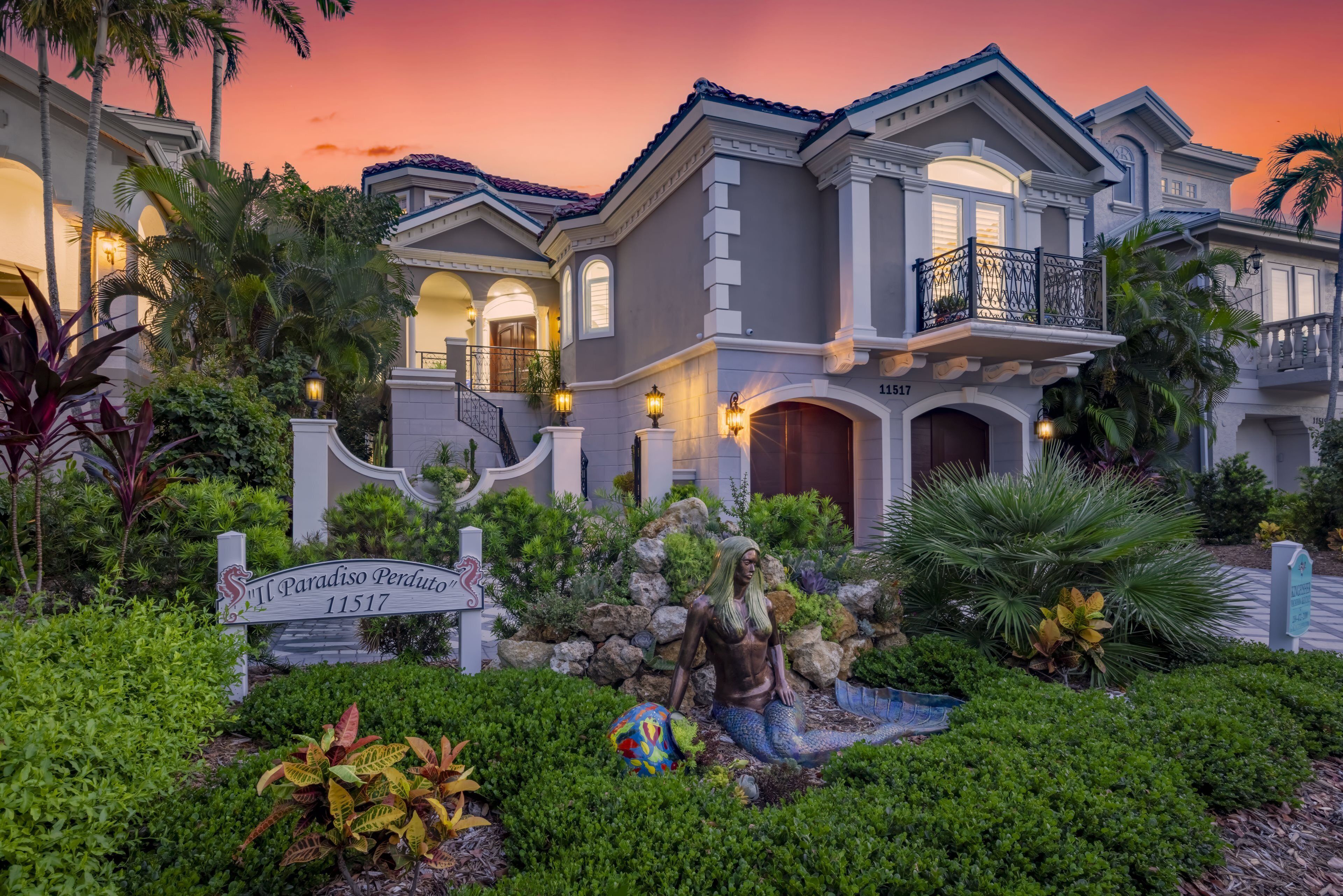 Brand New Interior- Central to Captiva Village- Steps to the Gulf-Stunning Pool