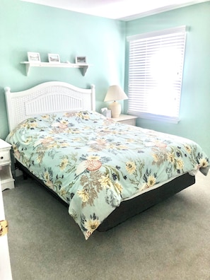 3 bedrooms, iron/ironing board, WiFi, bed sheets - Fri-Fri available! South End Gem! 1 Block to Beach, Walk to Shops & Playground. (Ocean City)