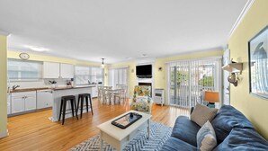 TV - Fri-Fri available! South End Gem! 1 Block to Beach, Walk to Shops & Playground. (Ocean City)