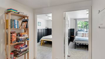 3 bedrooms, desk, WiFi, bed sheets