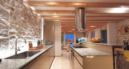Villa Diocletian***** Solta, Premium traditional stone house next to the sea