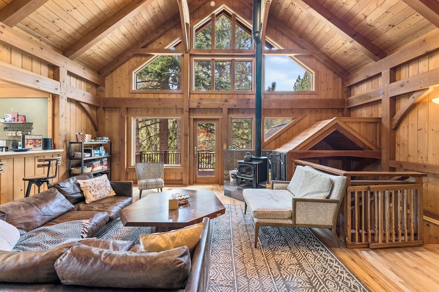 Brookstone Beauty - Hot Tub, Fire Pit - Truckee, CA