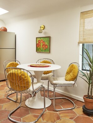 Dining - Bright, Playful 2bd "Atami Suite" @ La Dea (Santa Fe)