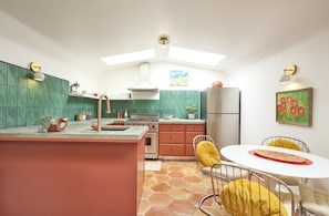 Geladeira, fogão, cooktop, lava-louças