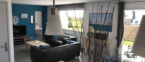 Télévision, chaîne hi-fi