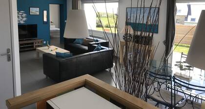 BEAUTIFUL SEA VIEW HOUSE. CLOSE TO THE BEACH and coastal paths