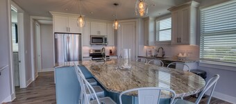 Special: 10% Off & Free Sunset Cruise! Private Pool • Elevator • Ocean View